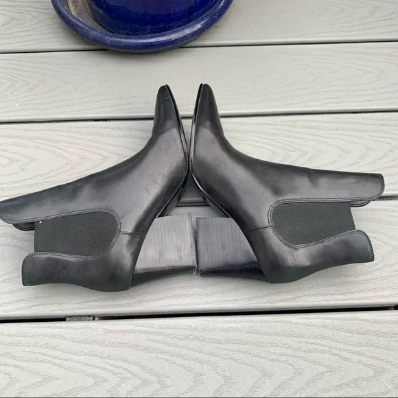 Kendall & Kylie Sleek Black Ankle Booties - Picture 7 of 9